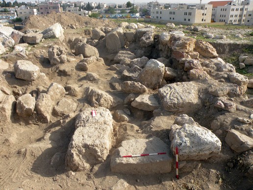 Fig. 2. Trench T1/3-W: debris upon the latest occupation layer (image by Mariusz Burdajewicz).